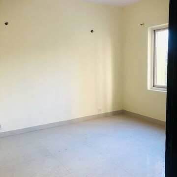 Room in 2 BHK Apartment at BPTP Park Grandeura, Sector 82 – for Rent