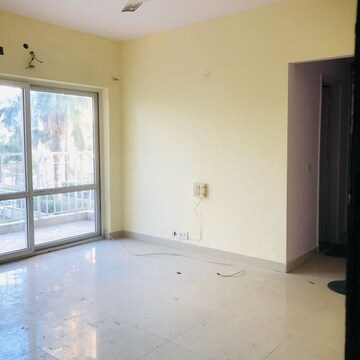 Room in 2 BHK Apartment at BPTP Park Grandeura, Sector 82 – for Rent