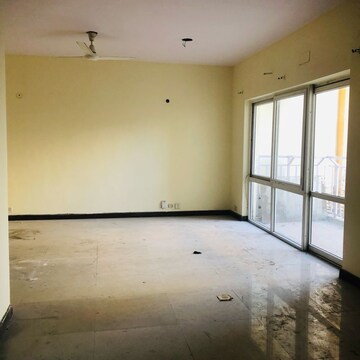 Room in 2 BHK Apartment at BPTP Park Grandeura, Sector 82 – for Rent