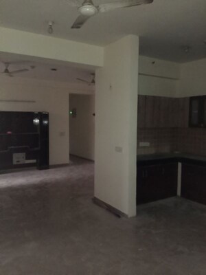 Room in 3 BHK Apartment at Mahagun Mywoods II, Sector 16c Greater Noida – for Rent