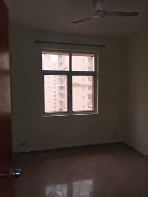 Room in 3 BHK Apartment at Mahagun Mywoods II, Sector 16c Greater Noida – for Rent