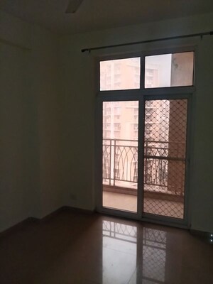 Room in 3 BHK Apartment at Mahagun Mywoods II, Sector 16c Greater Noida – for Rent