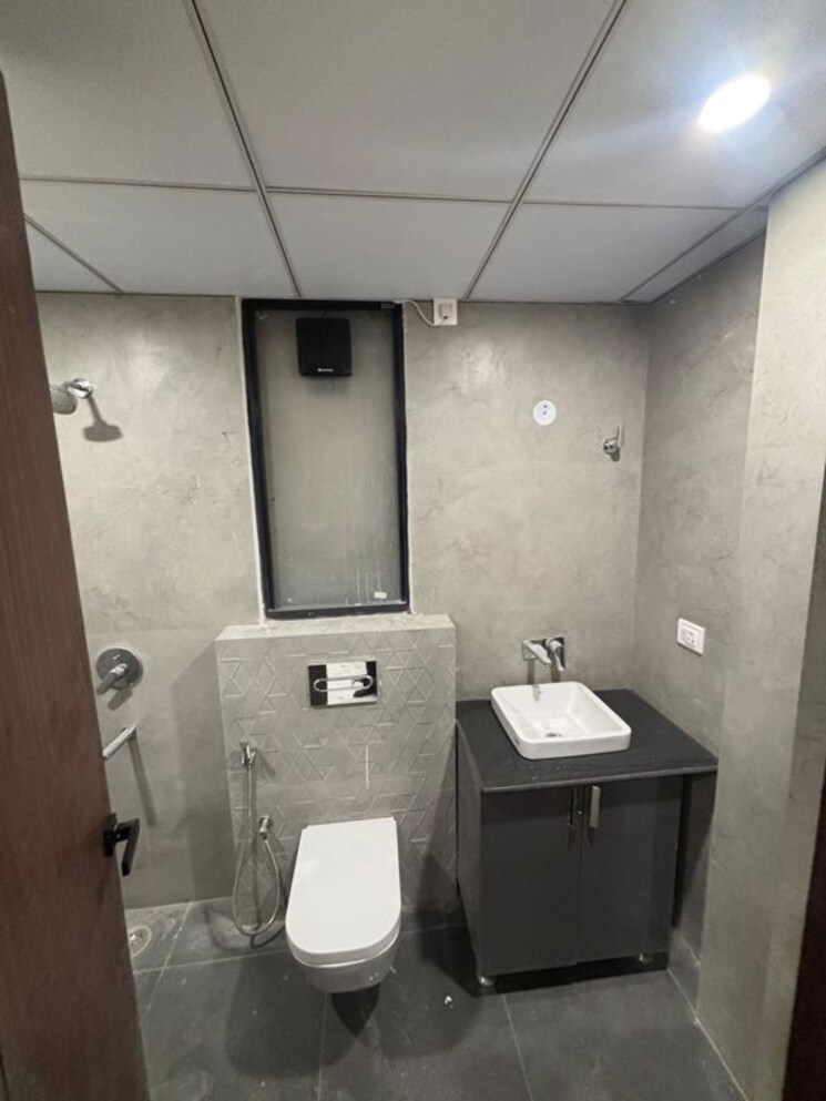 Bathroom, sahastradhara road 3 Bedroom 2122 Sq.Ft. Apartment In Sahastradhara Road Dehradun 9930148
