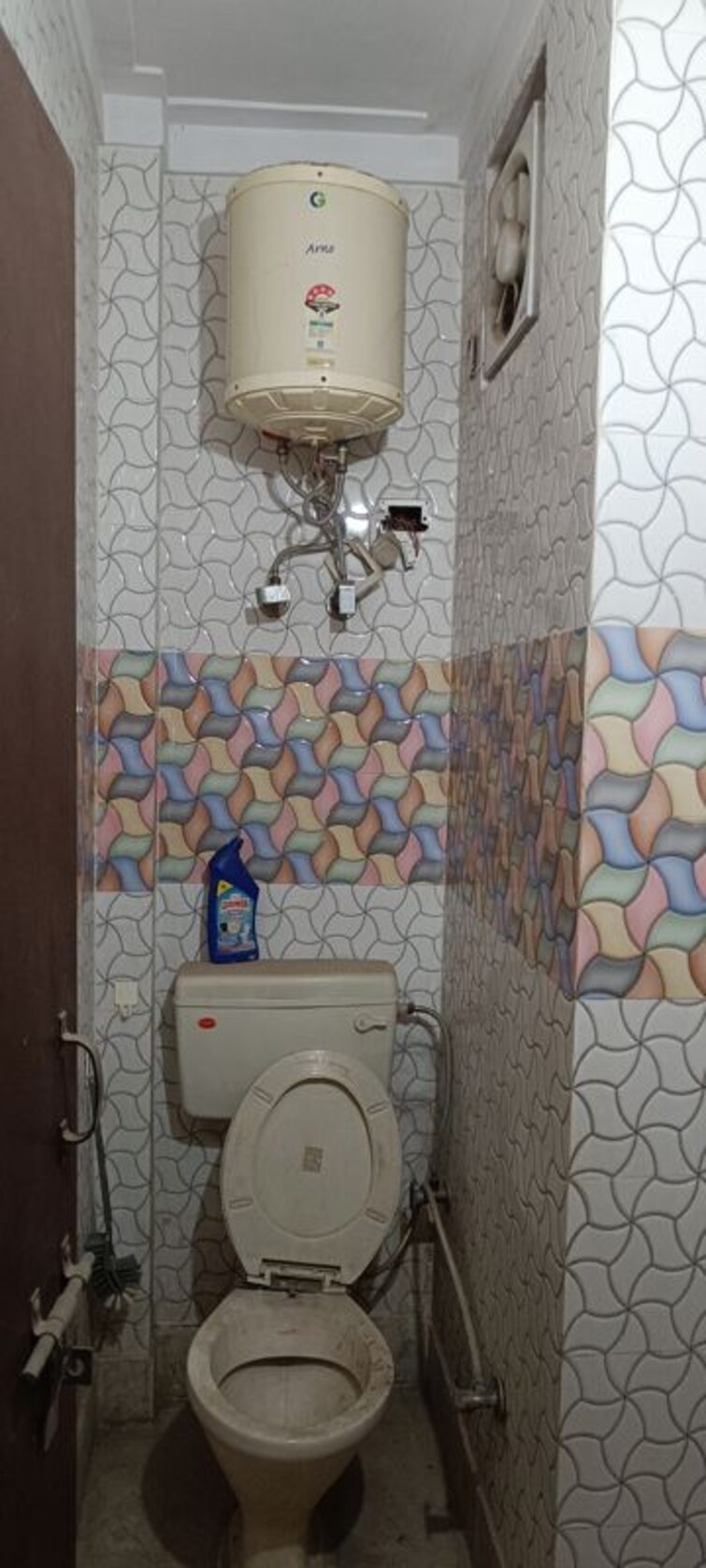 Bathroom, rohini sector 8 1 Bedroom 350 Sq.Ft. Builder Floor In Rohini Sector 8 Delhi 9930273