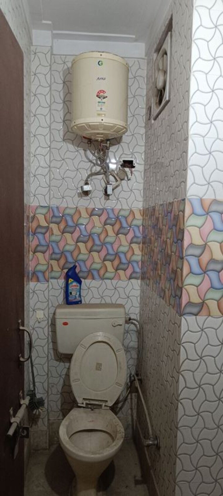 Bathroom, rohini sector 8 1 Bedroom 350 Sq.Ft. Builder Floor In Rohini Sector 8 Delhi 9930273