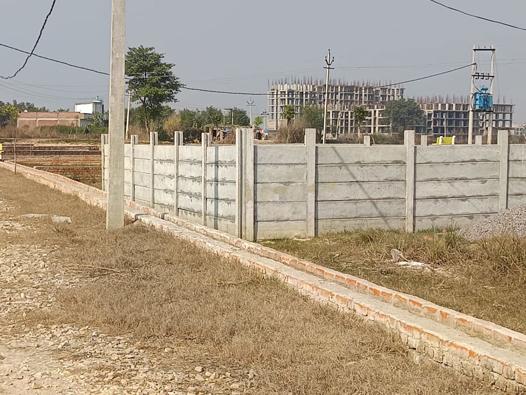 Plot For Sale in Sultanpur Road