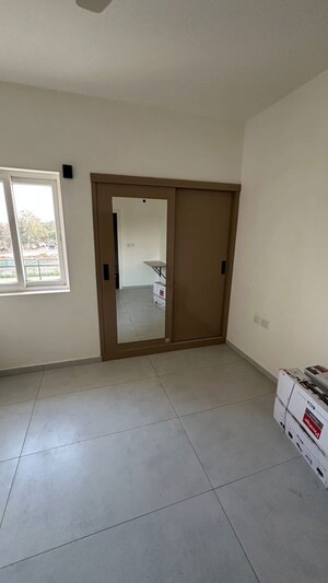 Room in 2 BHK Apartment at Casagrand Boulevard, Hennur Road – for Rent