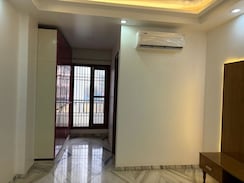 3 BHK Builder Floor For Rent in Sector 52