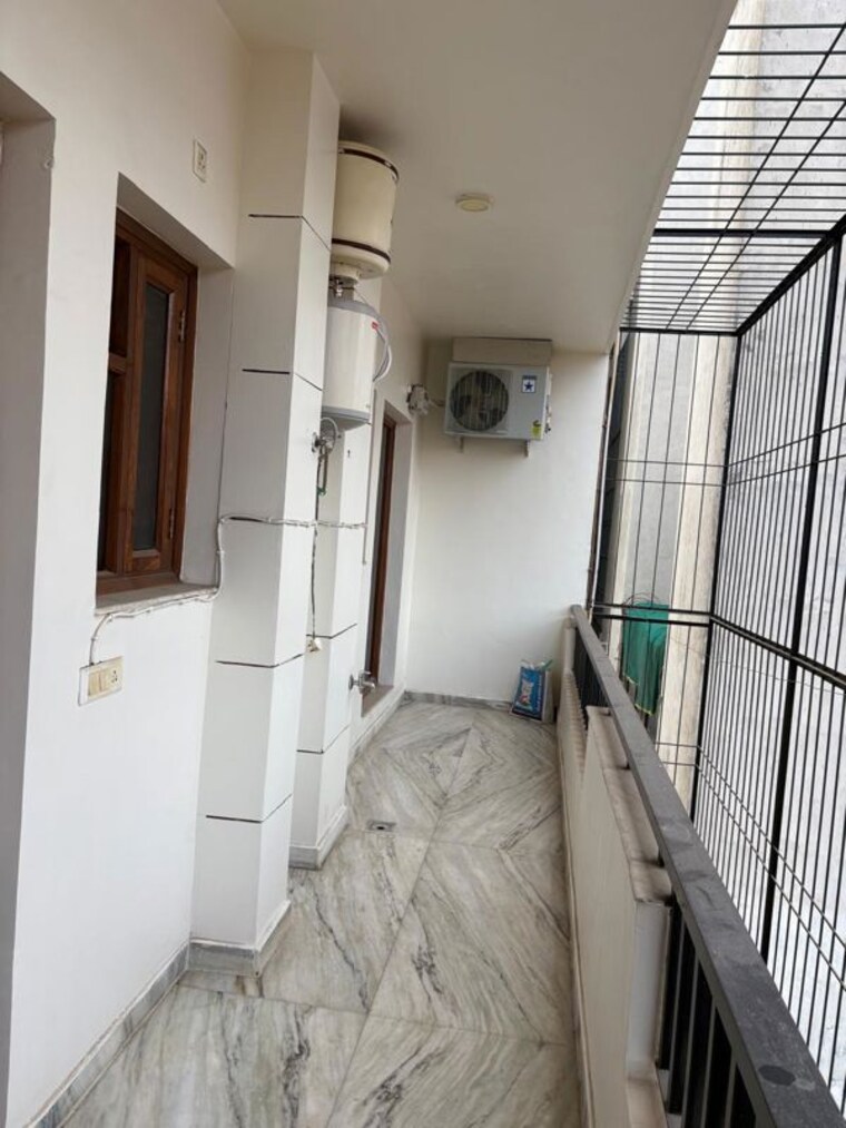 Balcony, sector 52 3 Bedroom 1650 Sq.Ft. Builder Floor In Sector 52 Gurgaon 9930521