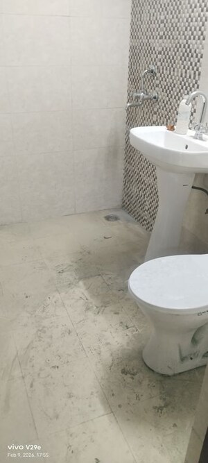 Bathroom in 4 BHK Apartment at Windsor Paradise 2, Raj Nagar Extension – for Rent