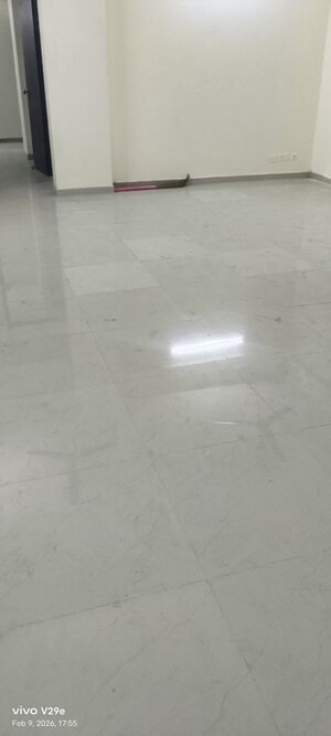 Room in 4 BHK Apartment at Windsor Paradise 2, Raj Nagar Extension – for Rent