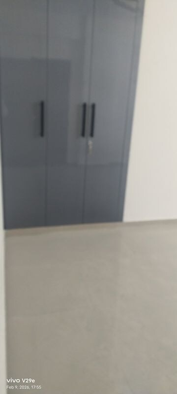 Room in 4 BHK Apartment at Windsor Paradise 2, Raj Nagar Extension – for Rent