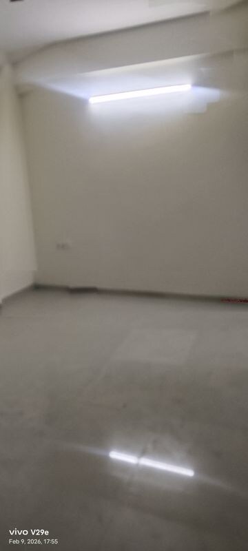 Room in 4 BHK Apartment at Windsor Paradise 2, Raj Nagar Extension – for Rent