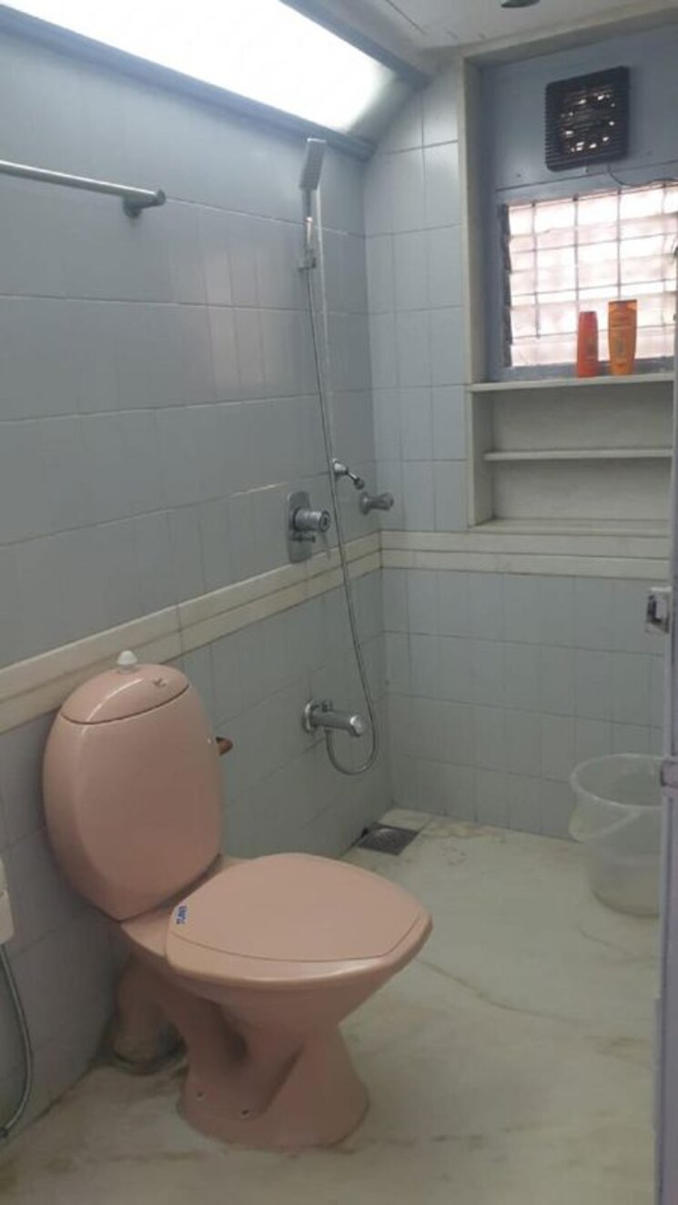 Bathroom, santacruz west 2 Bedroom 700 Sq.Ft. Apartment In Santacruz West Mumbai 9930624