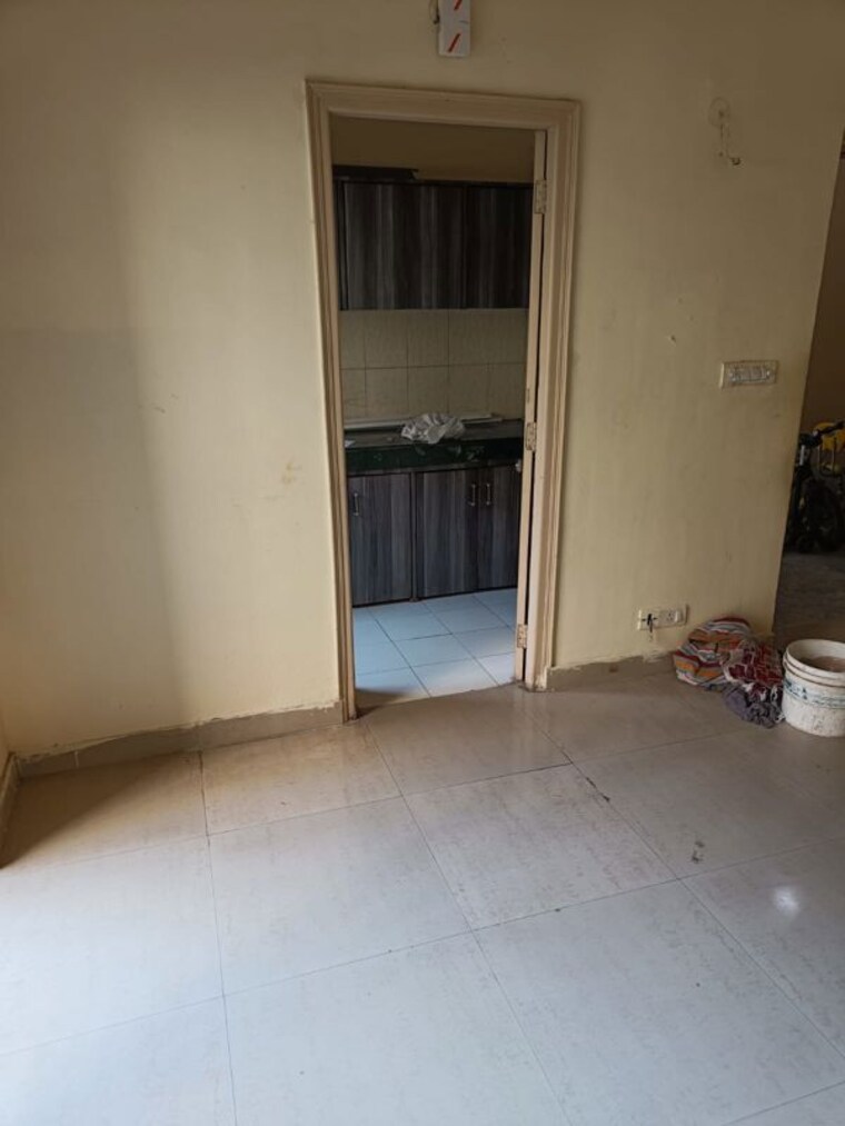 Room, paras-tierea 3.5 Bedroom 1695 Sq.Ft. Apartment In Sector 137 Noida 9930648