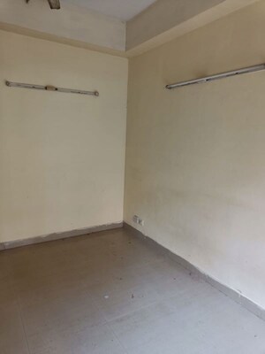 Room in 3.5 BHK Apartment at Paras Tierea, Sector 137 – for Rent