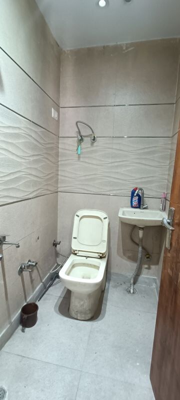 Bathroom in 2 BHK Builder Floor at Rohini Sector 7 – for Rent