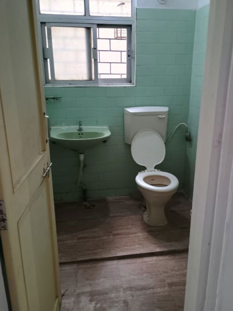 Bathroom, shivanand-garden 2 Bedroom 1100 Sq.Ft. Apartment In Wanwadi Pune 9930735