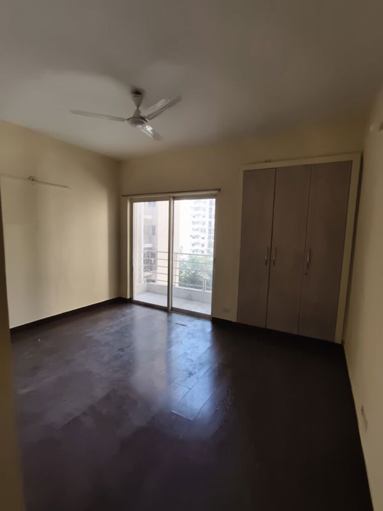 Room, paras-tierea 3.5 Bedroom 1695 Sq.Ft. Apartment In Sector 137 Noida 9930741