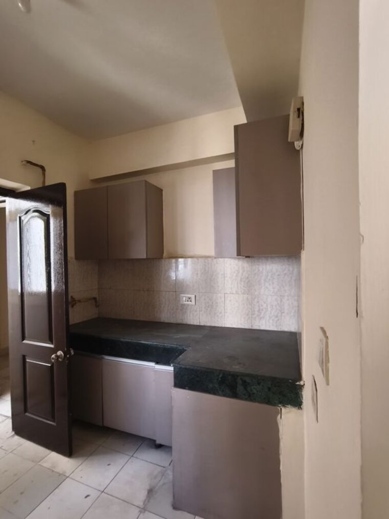 Kitchen, paras-tierea 3.5 Bedroom 1695 Sq.Ft. Apartment In Sector 137 Noida 9930741