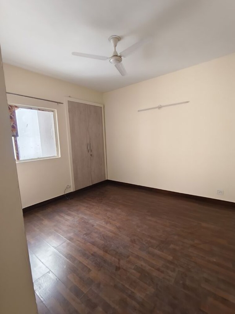 Room, paras-tierea 3.5 Bedroom 1695 Sq.Ft. Apartment In Sector 137 Noida 9930741