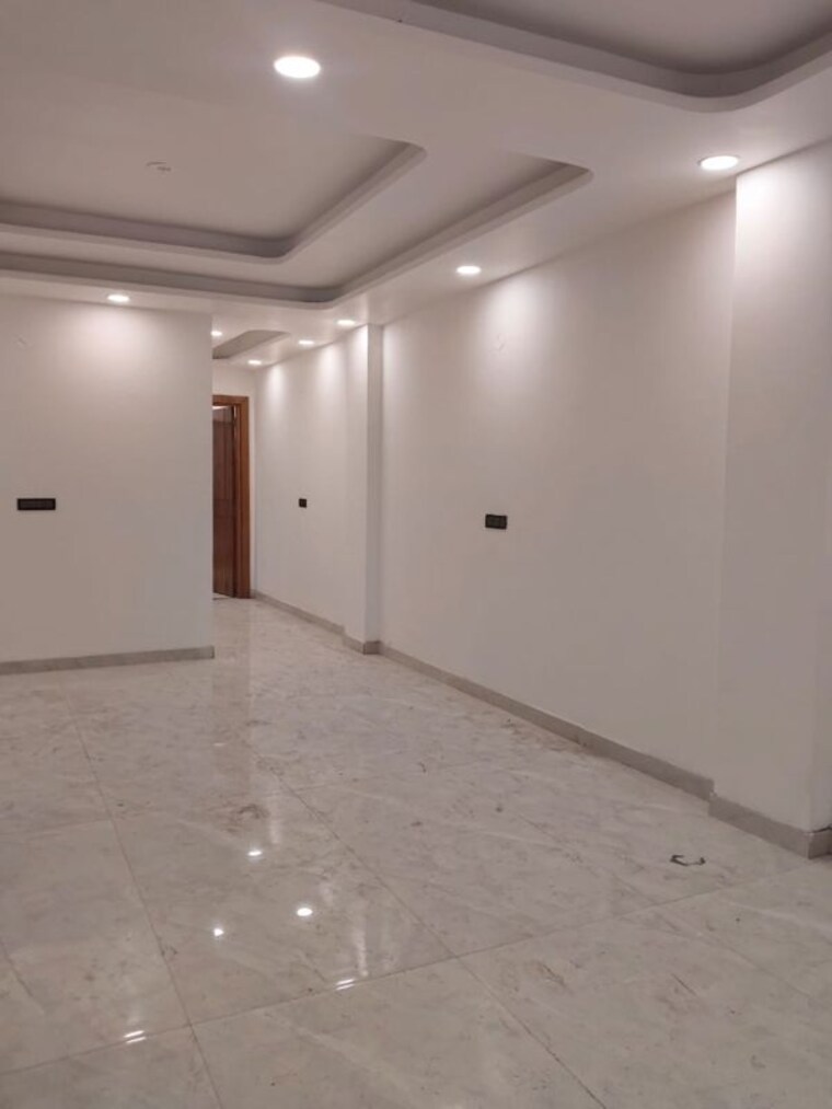 Room, sector 85 3 Bedroom 329 Sq.Yd. Builder Floor In Sector 85 Faridabad 9930800