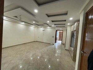 Room in 3 BHK Builder Floor at Puri Kohinoor, Sector 89 – for Rent