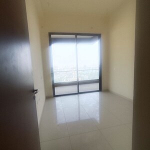 Room in 3 BHK Apartment at The Prestige City, Mulund West – for Rent