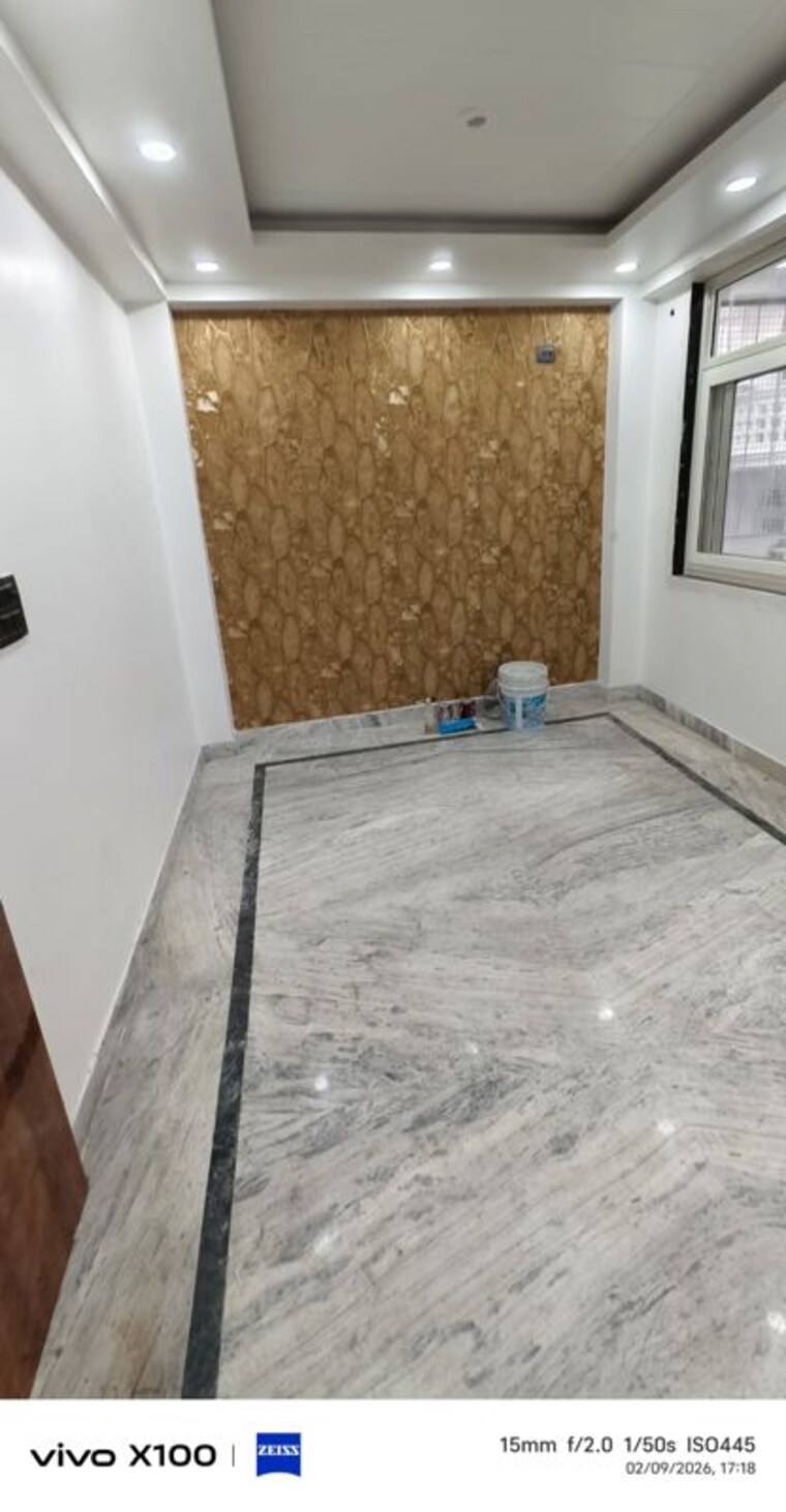 Room, abul fazal enclave part 1 3 Bedroom 900 Sq.Ft. Apartment In Abul Fazal Enclave Part 1 Delhi 9930896