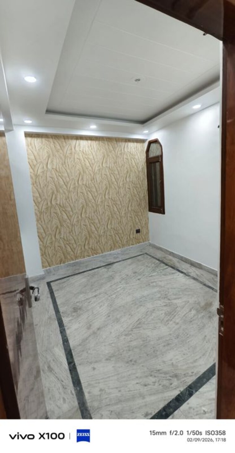 Room, abul fazal enclave part 1 3 Bedroom 900 Sq.Ft. Apartment In Abul Fazal Enclave Part 1 Delhi 9930896