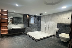 Parking in 4 BHK Builder Floor at Sector 65 – for Sale