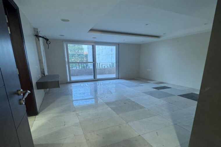 Room, sector 65 4 Bedroom 500 Sq.Yd. Builder Floor In Sector 65 Gurgaon 9930793