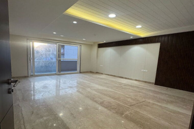 Room, sector 65 4 Bedroom 600 Sq.Yd. Builder Floor In Sector 65 Gurgaon 9930917