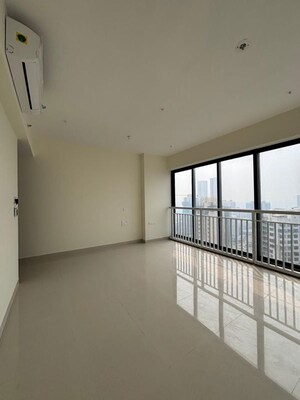 Room in 2 BHK Apartment at Dynamix Divum, Malad East – for Rent