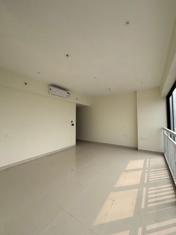 Room in 2 BHK Apartment at Dynamix Divum, Malad East – for Rent