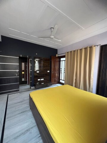 Bedroom in 2 BHK Builder Floor at Sector 38 – for Rent