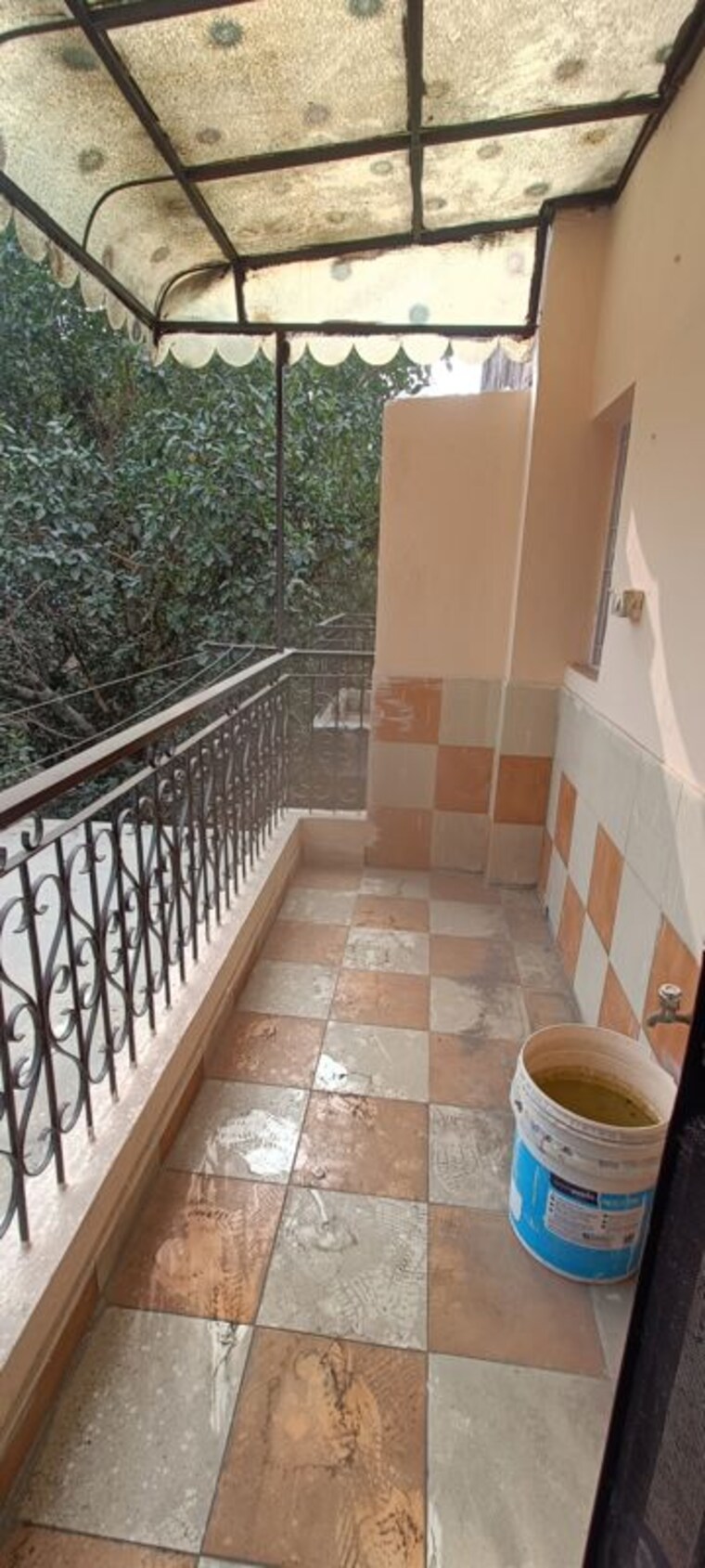 Balcony, rohini sector 8 2.5 Bedroom 900 Sq.Ft. Builder Floor In Rohini Sector 8 Delhi 9930985