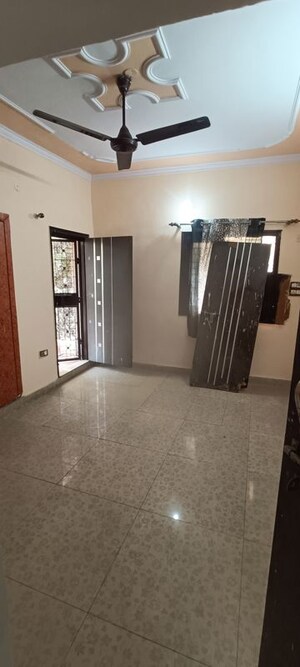 Room in 2.5 BHK Builder Floor at Rohini Sector 8 – for Rent