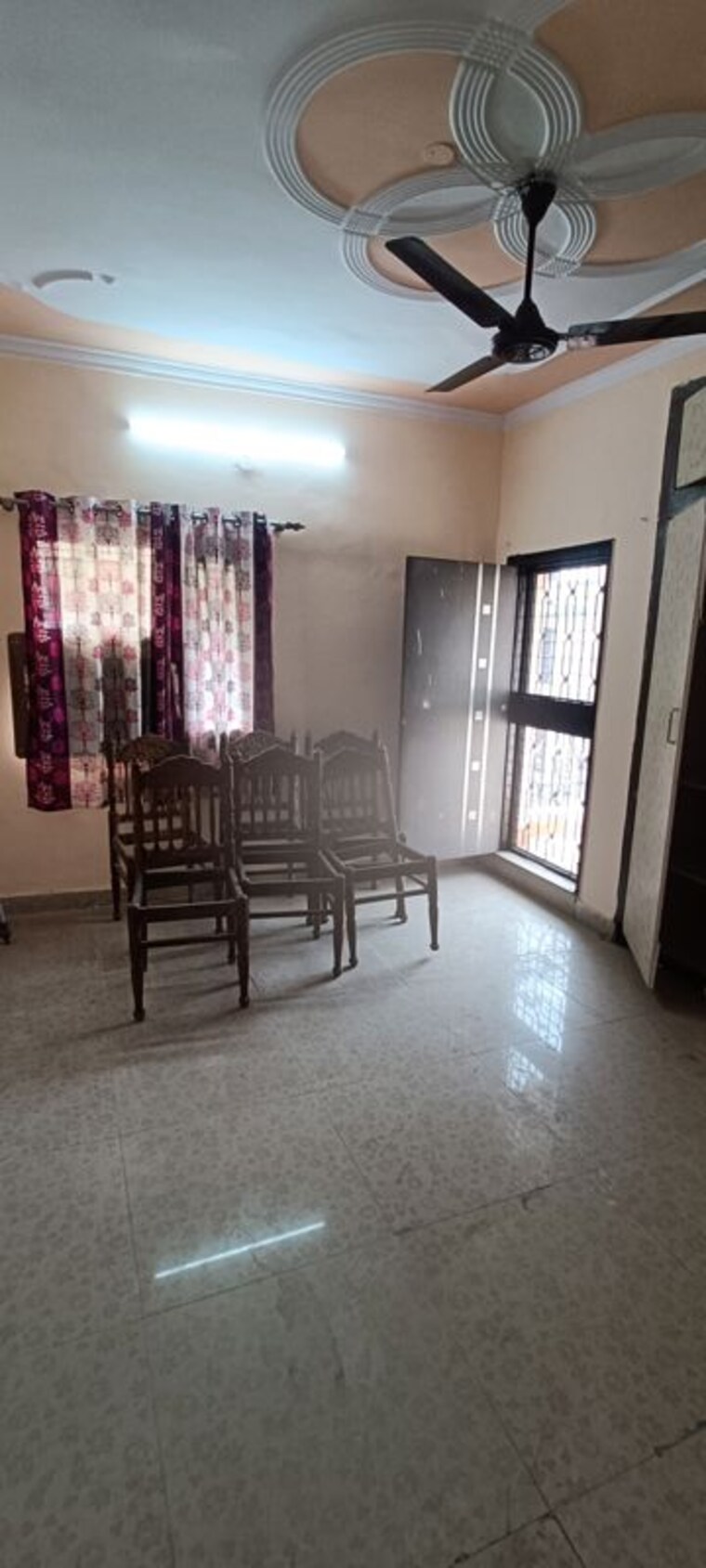 Room, rohini sector 8 2.5 Bedroom 900 Sq.Ft. Builder Floor In Rohini Sector 8 Delhi 9930985