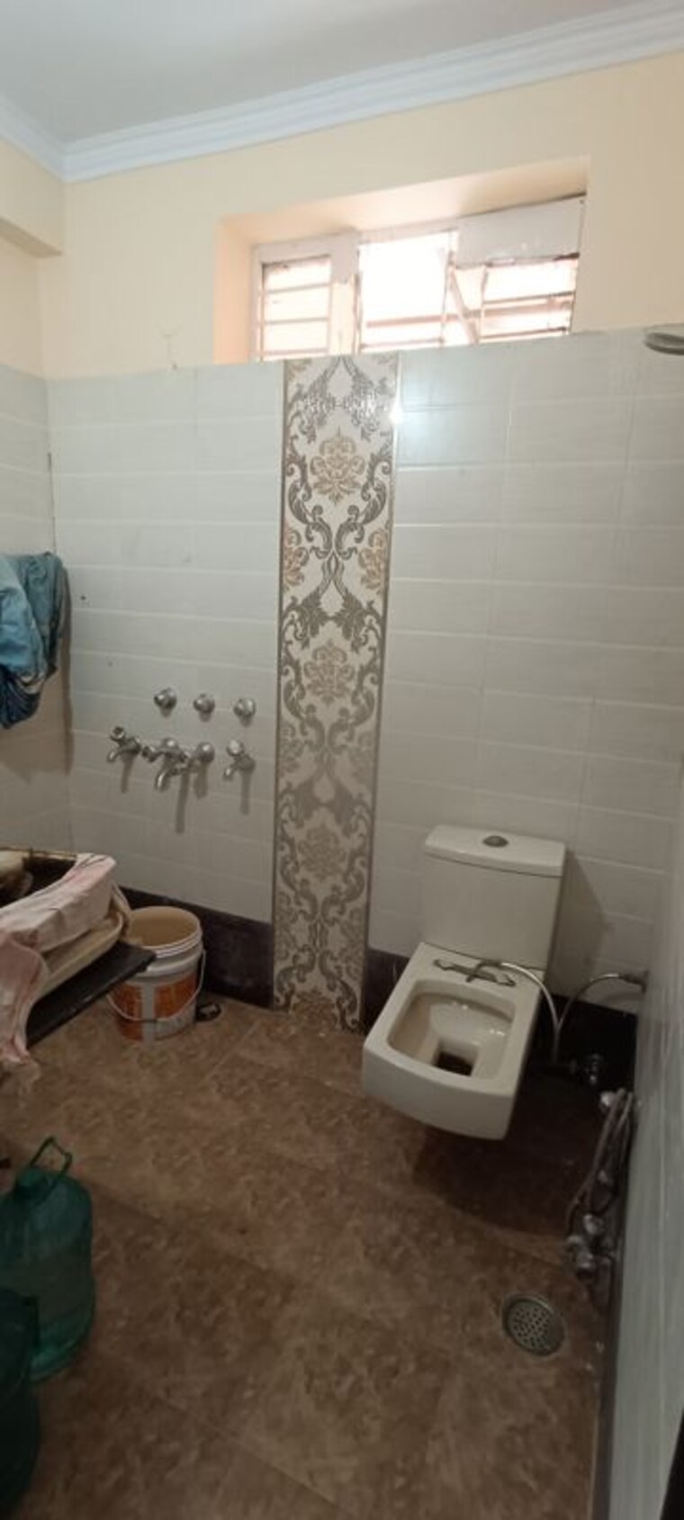 Bathroom, rohini sector 8 2.5 Bedroom 900 Sq.Ft. Builder Floor In Rohini Sector 8 Delhi 9930985