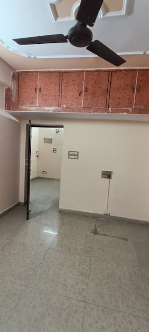 Room in 2.5 BHK Builder Floor at Rohini Sector 8 – for Rent