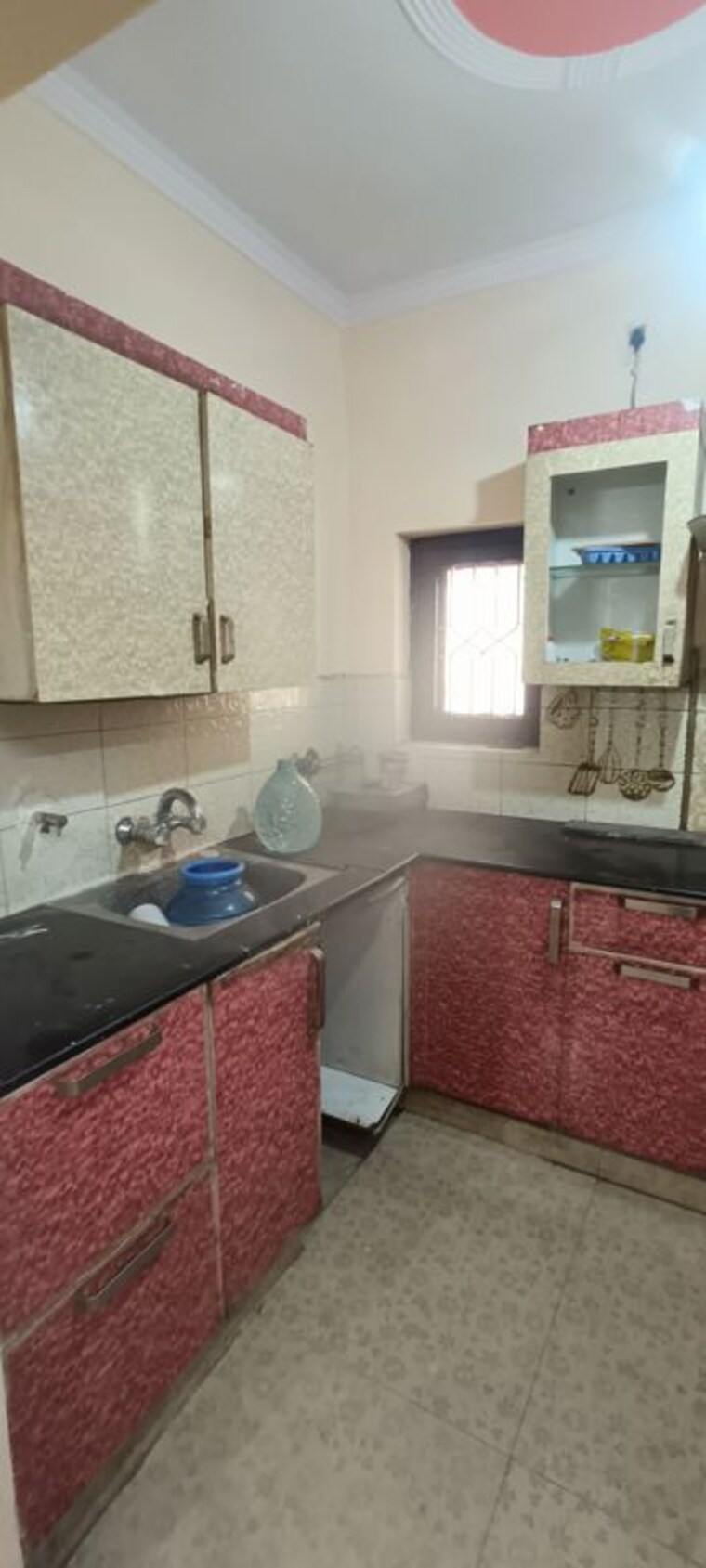Kitchen, rohini sector 8 2.5 Bedroom 900 Sq.Ft. Builder Floor In Rohini Sector 8 Delhi 9930985