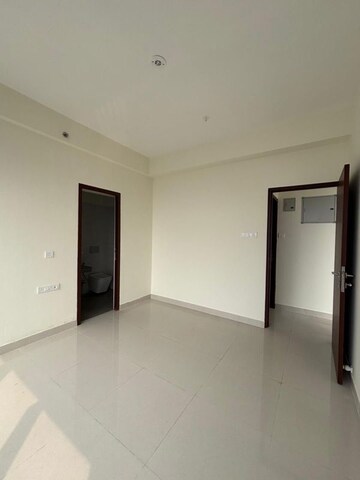 Room in 2 BHK Apartment at Dynamix Divum, Malad East – for Rent