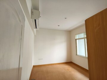 Room in 3 BHK Apartment at Jaypee Moon Court, Jaypee Greens – for Sale