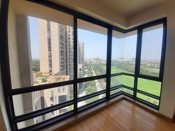 Room in 2.5 BHK Apartment at Jaypee Green Crescent Court, Jaypee Greens – for Sale