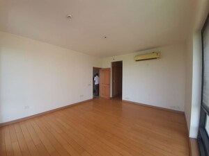 Room in 2.5 BHK Apartment at Jaypee Green Crescent Court, Jaypee Greens – for Sale