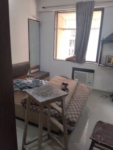 Bedroom in 2 BHK Apartment at Mulund West – for Rent