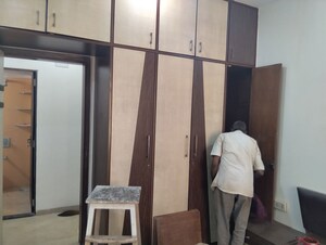 Room in 2 BHK Apartment at Mulund West – for Rent