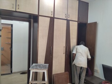 Room in 2 BHK Apartment at Mulund West – for Rent