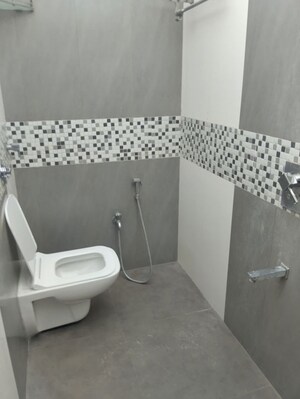 Attached Bathroom in 2 BHK Apartment at Mulund West – for Rent